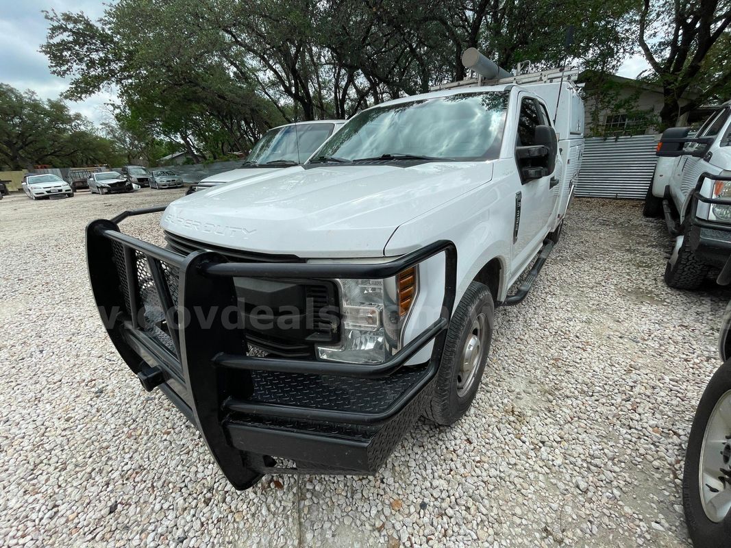 2019 Ford F-350 SD W/ BrandFX Bed