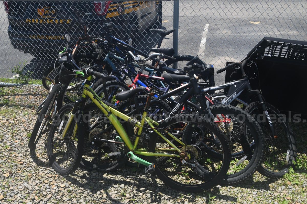 1 lot of junk bicycles