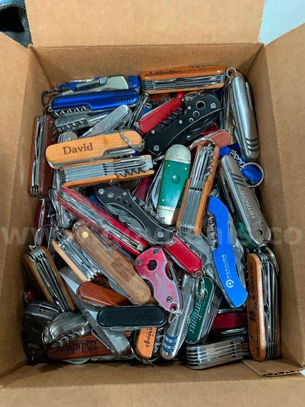Miscellaneous Souvenir Knives/Multi-tools