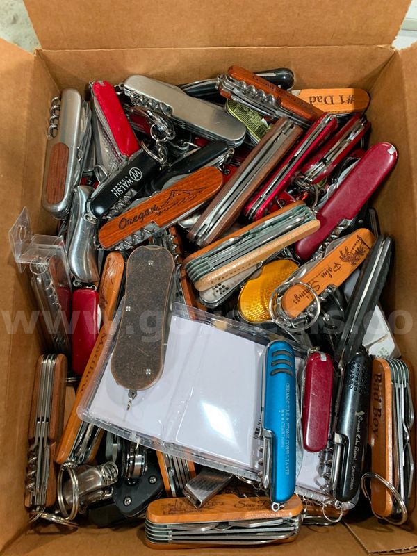 Miscellaneous Souvenir Knives/Multi-tools