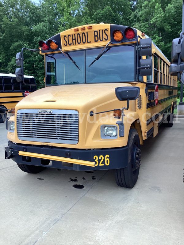 2002 Freightliner FS65  (DC# 326)