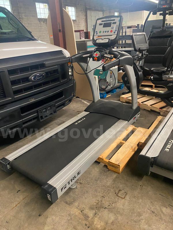 TRUE CS400 TREADMILL