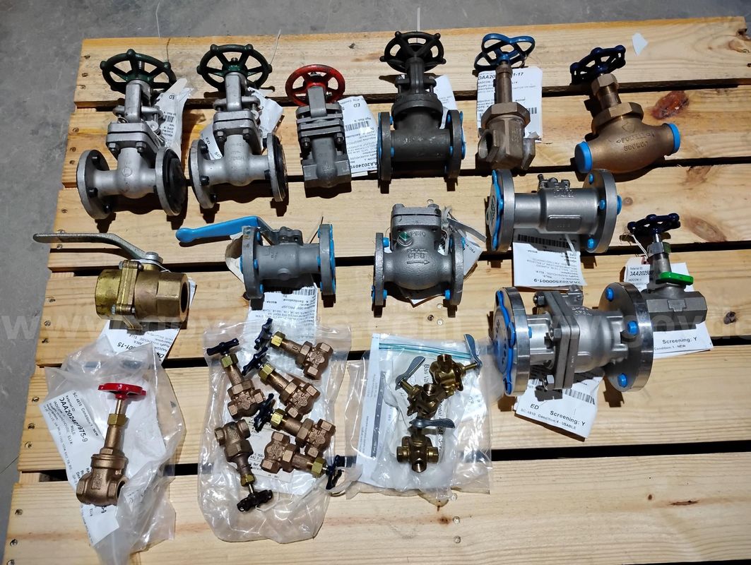 Lot of 22 ea Various Ball Valves