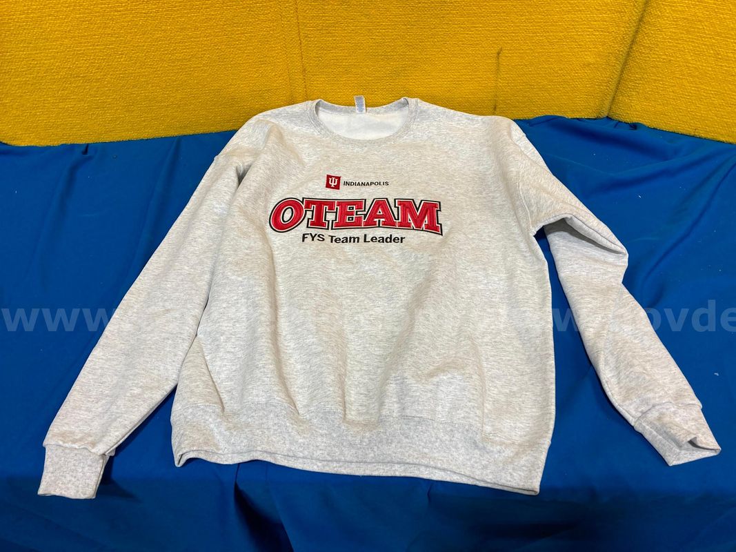 (1) IU Indianapolis OTEAM Size XL Sweatshirt