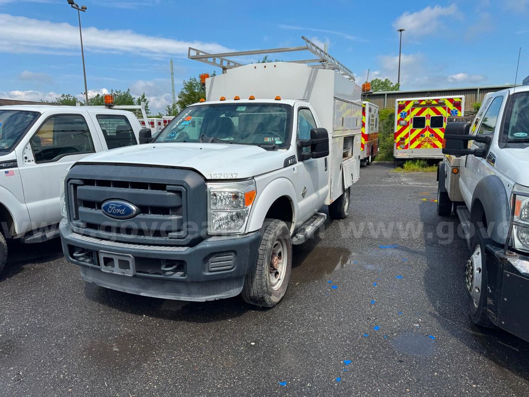 2015 Ford F-350 SD Utility LOT621 - 157037 - R