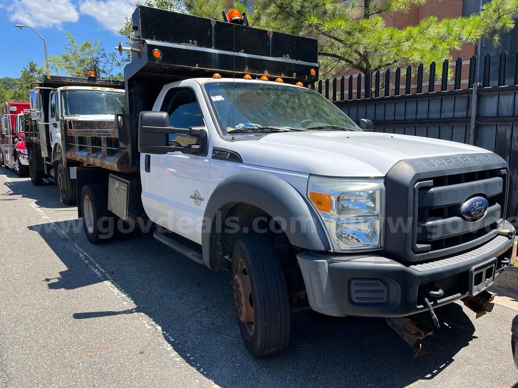 2015 Ford F550 with 9ft Dump Body