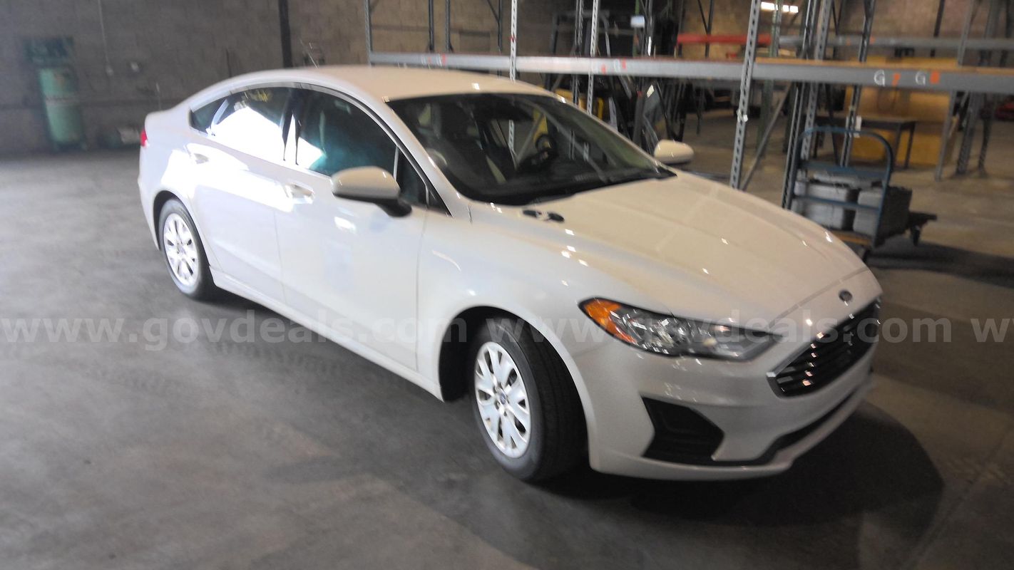 2019 Ford Fusion, White