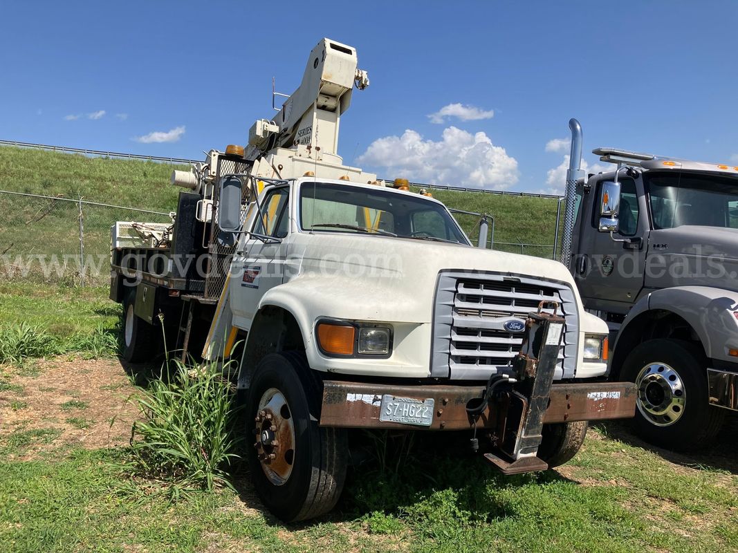 1998 Ford F800 Bucket Truck
