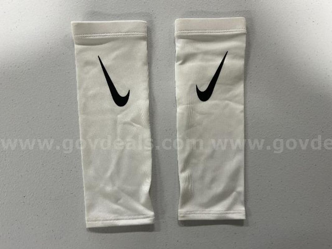 Lot of 4, Nike Pro Dri-Fit Shivers Youth FB, White in color: Size: Youth