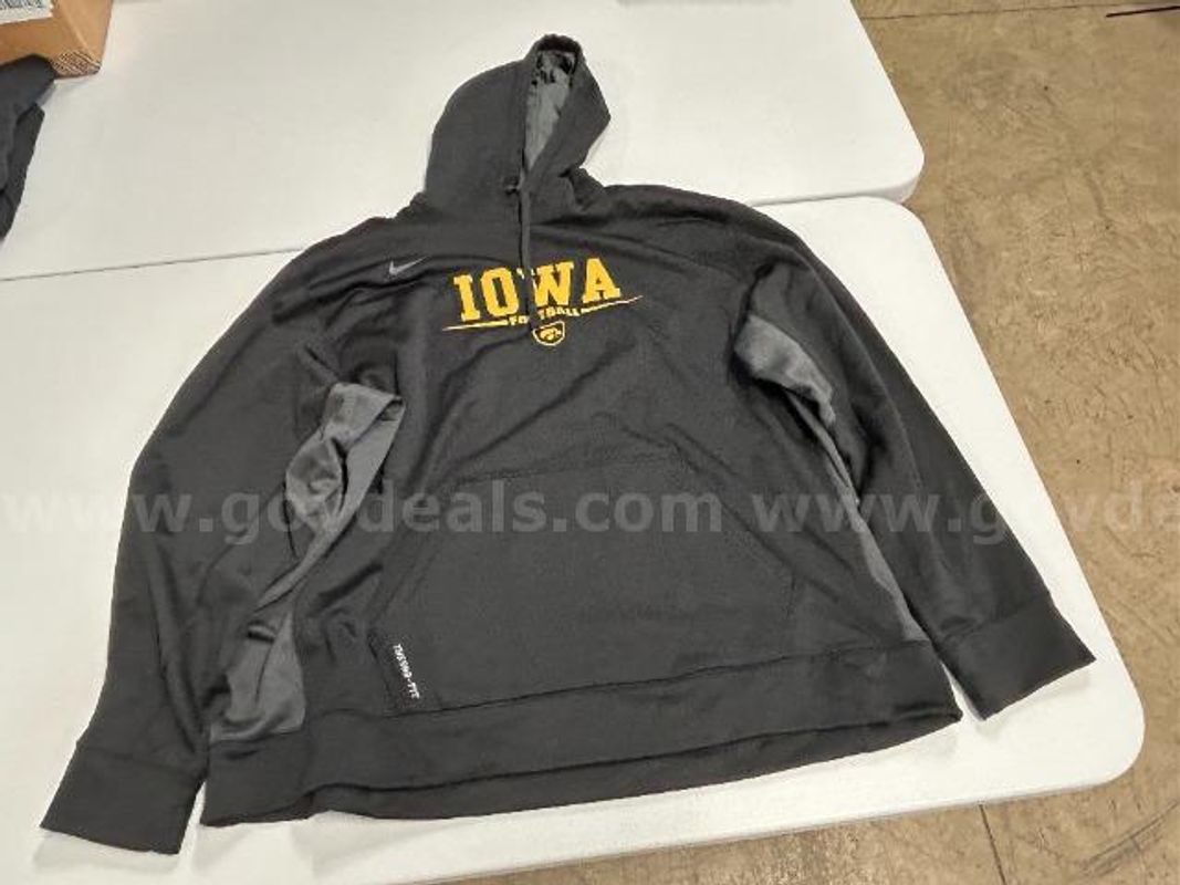 Lot of 5, Nike Therma Training Hood Sweatshirt, BLK in color Size: Various