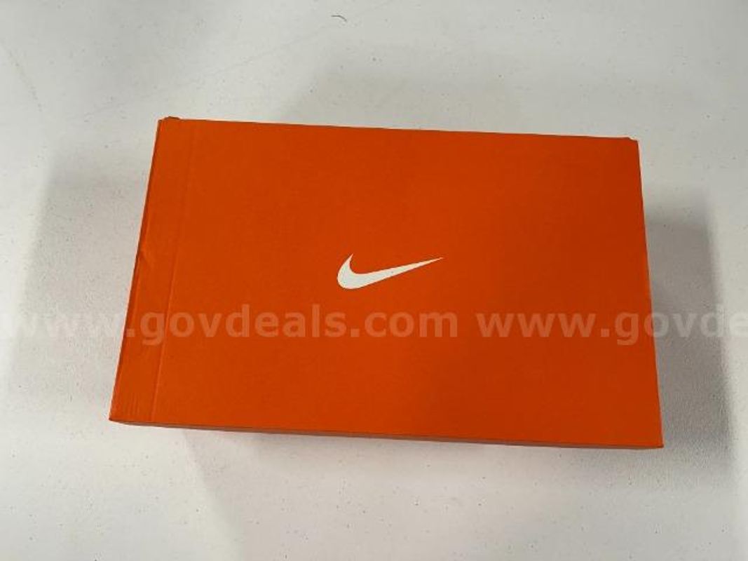 Lot of 1, Nike Air Zoom Pegasus 39 TB, White in color. Size: 16