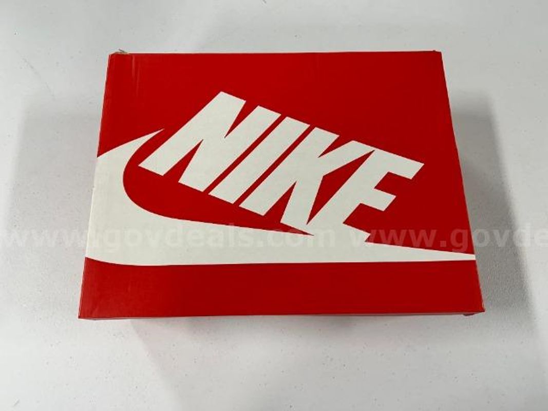 Lot of 1, Nike Air Max Goadome, Black in color. Size: 11.5