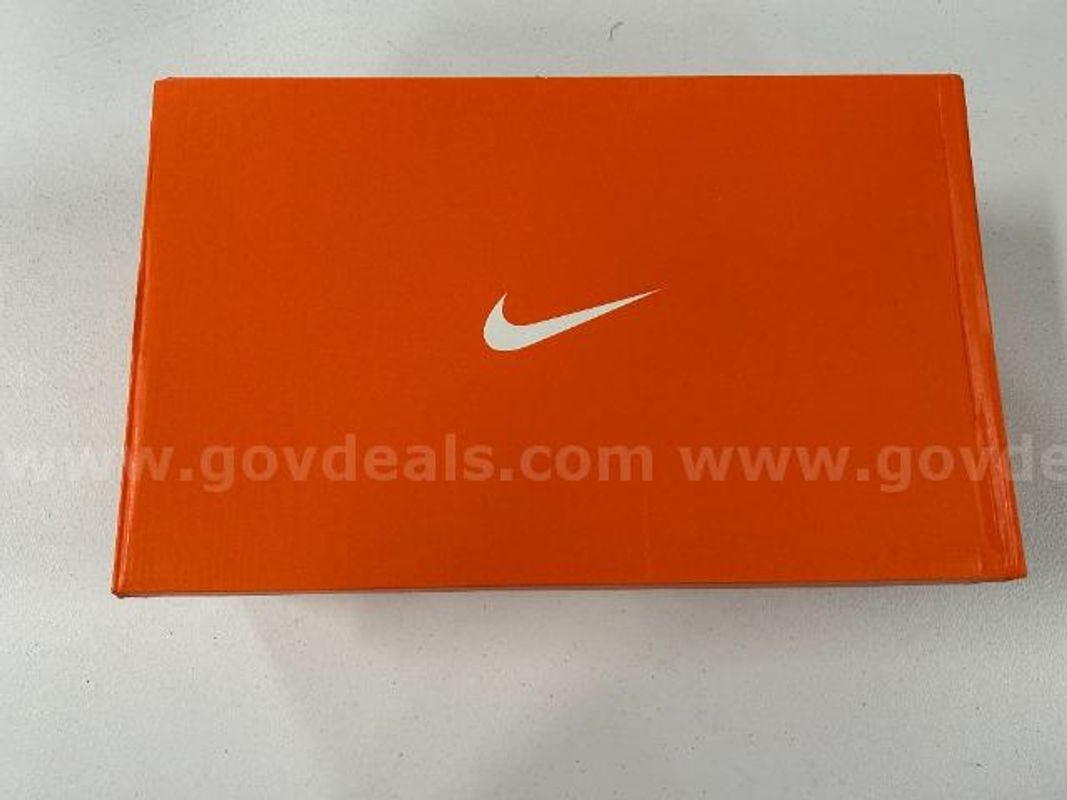 Lot of 1, Nike Air Zoom Pegasus 39 TB, White in color. Size: 16