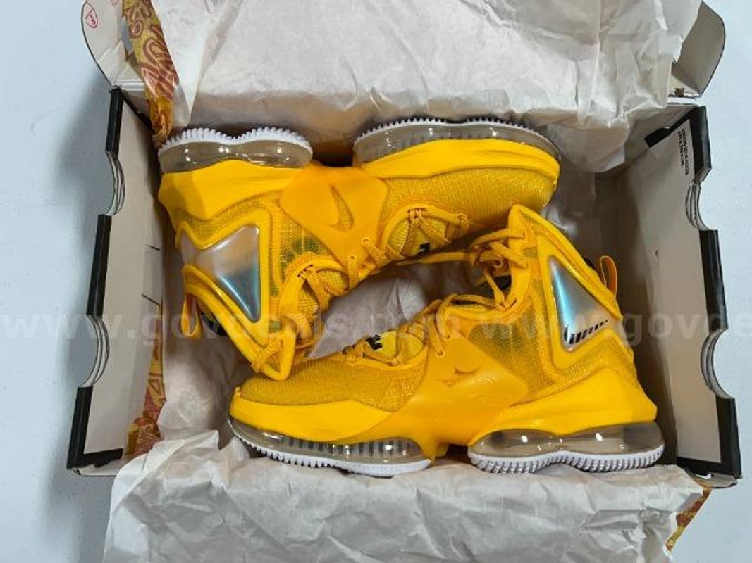 Lot of 1, Lebron XIX, University Gold/Black in color. Size: 7.5