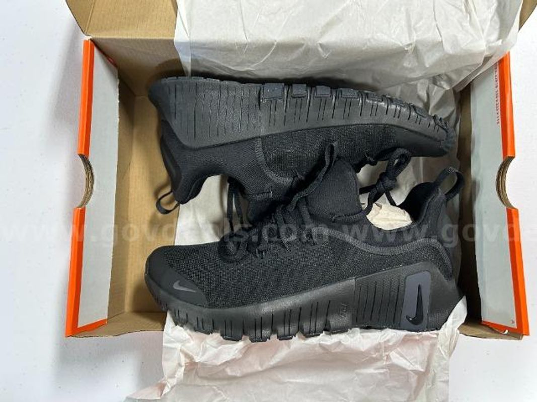 Lot of 1, W Nike Free Metcon 6, Black in color. Size: 9
