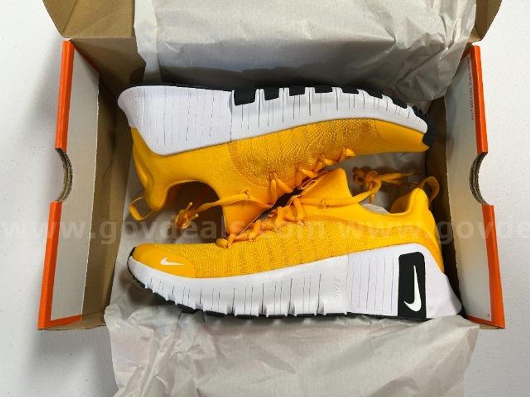 Lot of 1, Nike Free Metcon 6 TB, "U of I" Gold in color, Size: 9