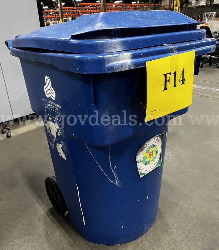 **** BLUE PLASTIC RECYCLING CONTAINER WITH WHEELS **** (I)