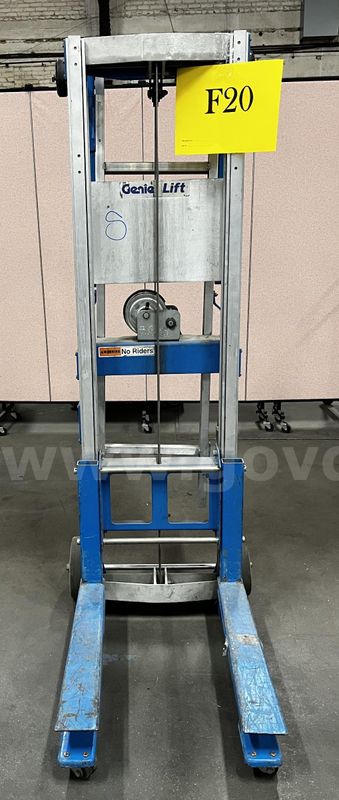**** Genie Gl-8 Push Around Material Lift **** (I)
