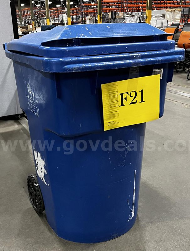 **** Blue Plastic Recycling Container With Wheels **** (I)