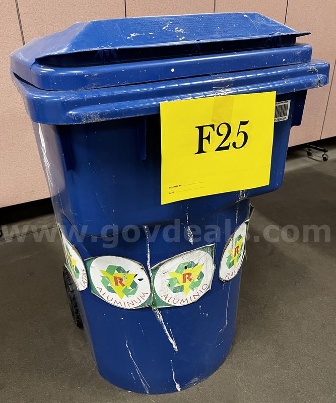 **** Blue Plastic Recycling Container With Wheels **** (I)