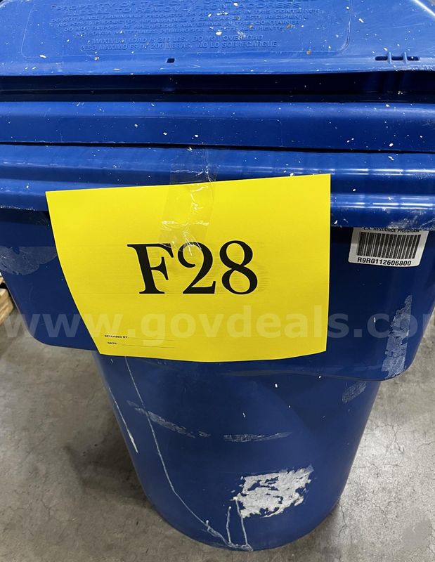 **** BLUE PLASTIC RECYCLING CONTAINER WITH WHEELS **** (I)