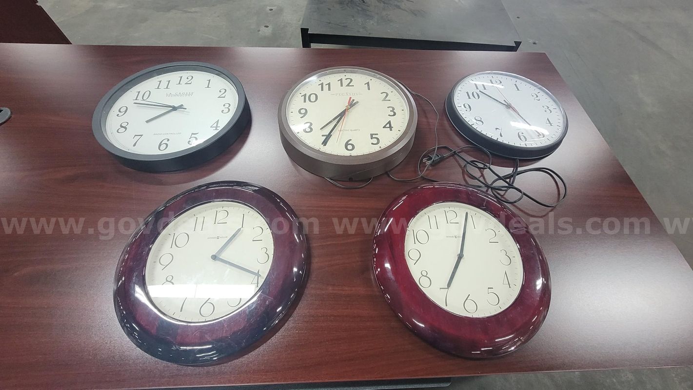 **** 5 Units Assorted Wall Clock (I)****