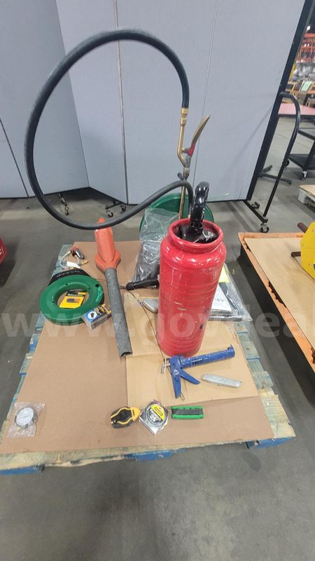 **** Assorted Handyman Tools **** (I)