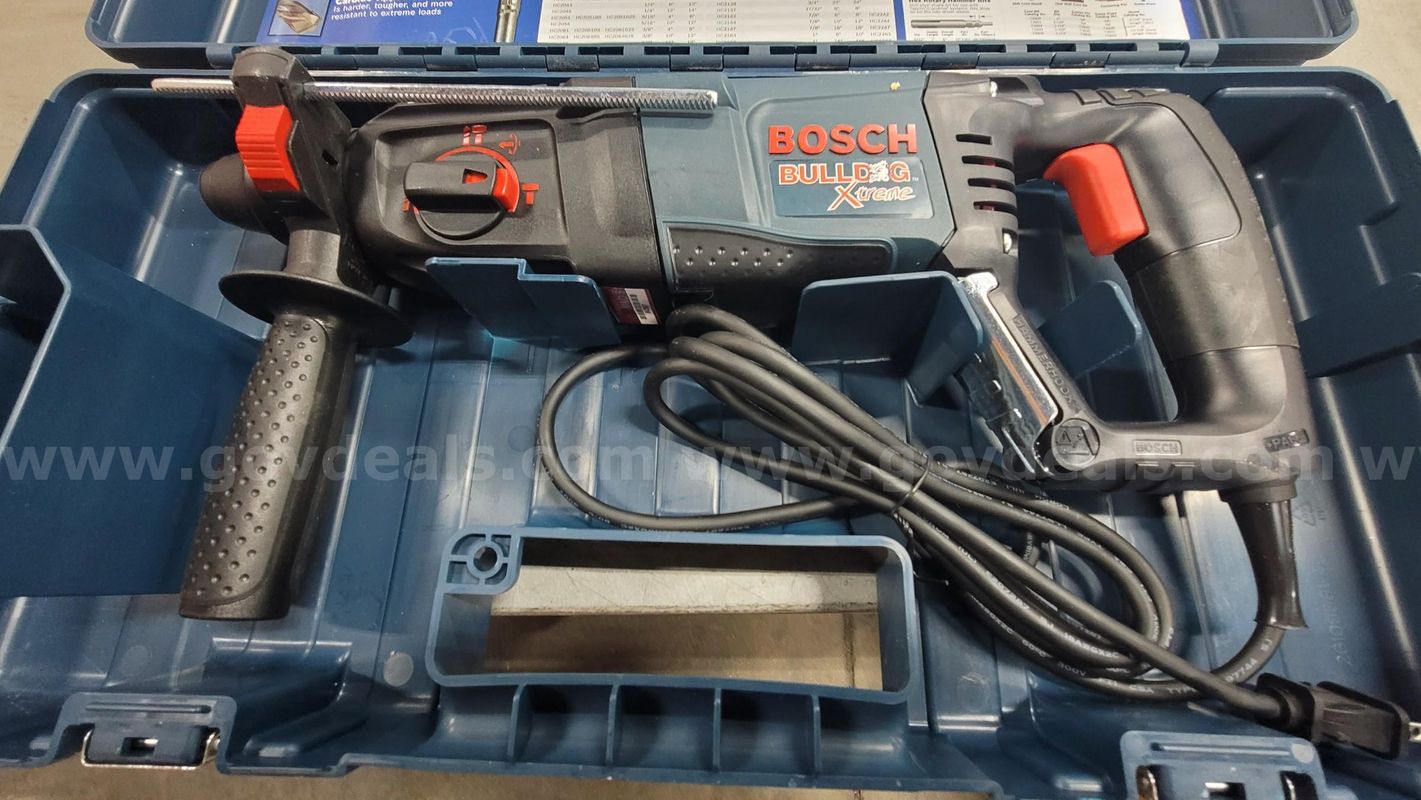 **** BOSCH BULLDOG XTREME ROTO HAMMER **** (I)