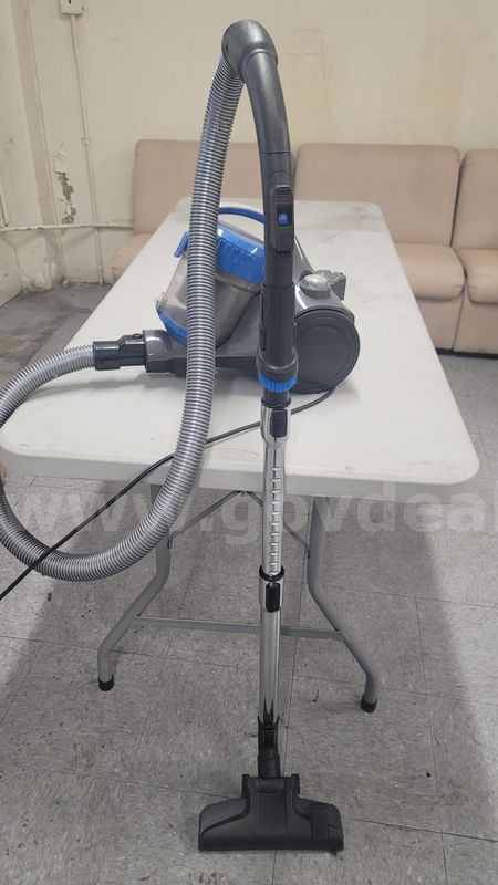 **** Eureka Whirlwind Bagless Canister Vacuum **** (I)