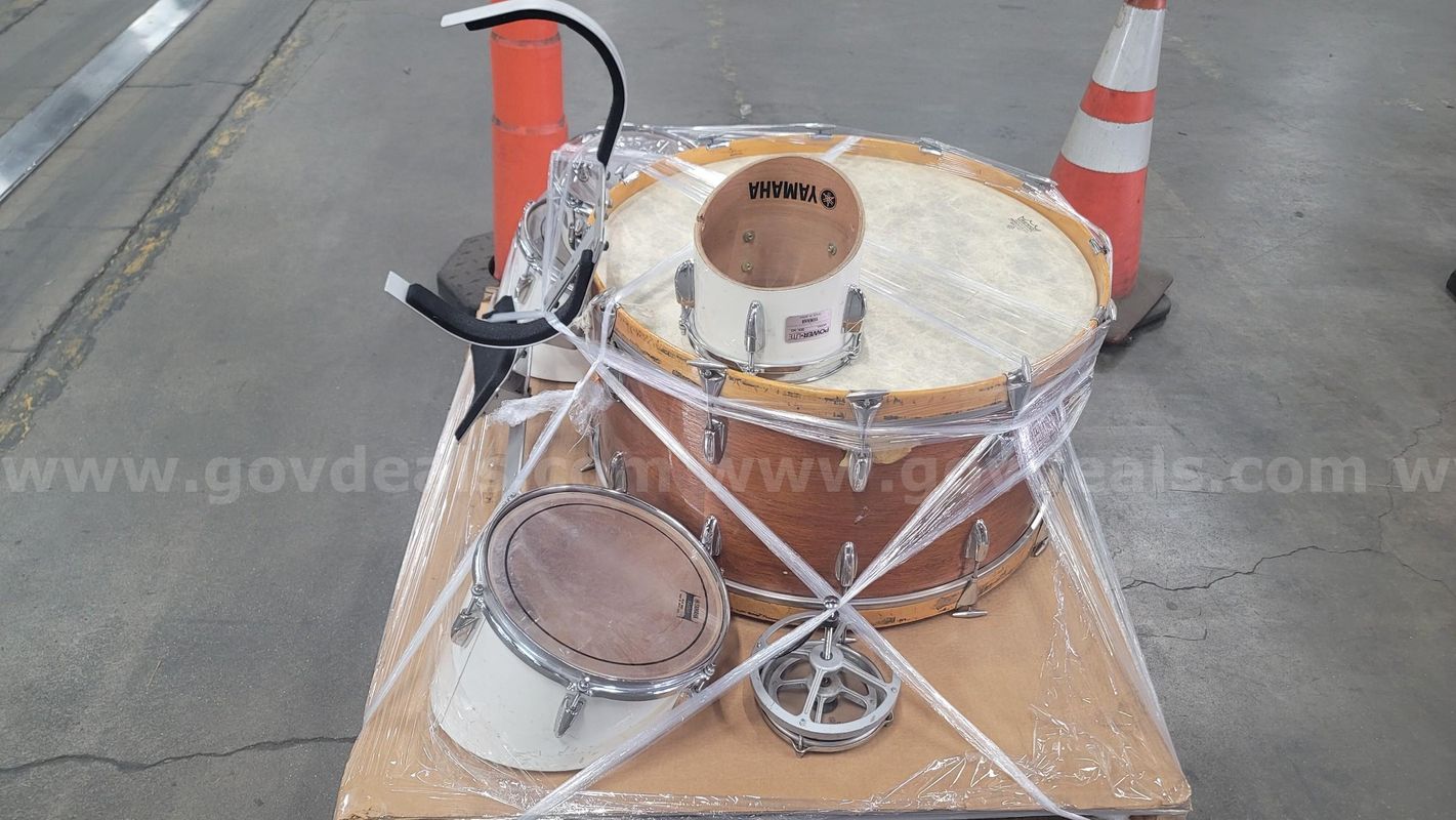 **** MUSICAL INSTRUMENTS DRUMS **** (I)