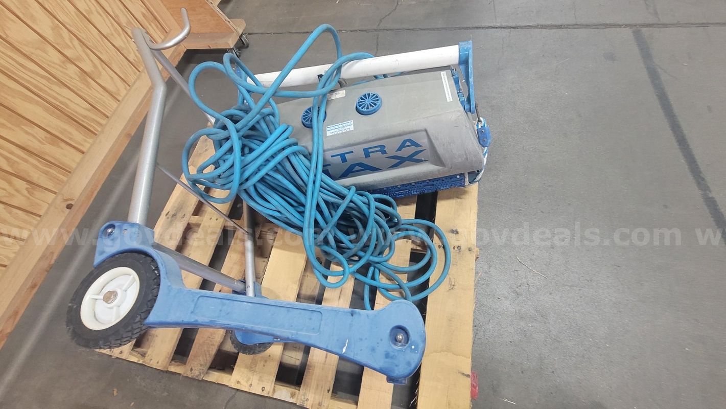 **** ULTRA MAX AQUABOT ELECTRIC POOL CLEANER **** (I)