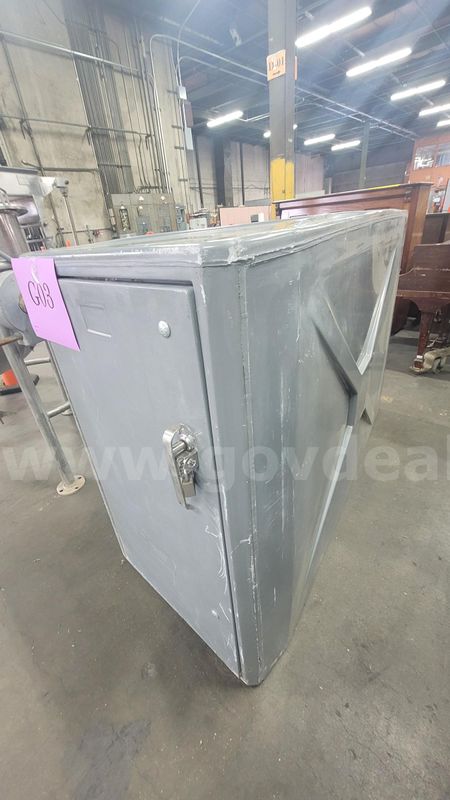**** BIKE STORAGE LOCKER FIBERGLASS **** (I)