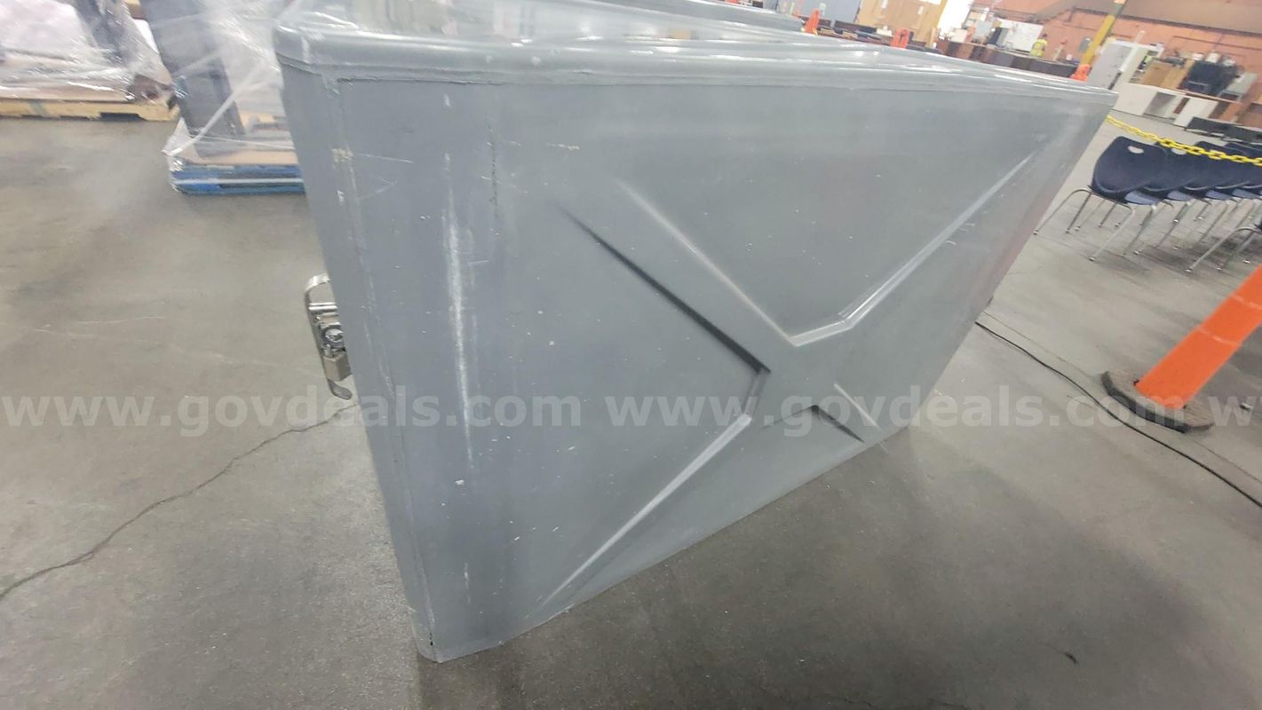 **** BIKE STORAGE LOCKER FIBERGLASS **** (I)
