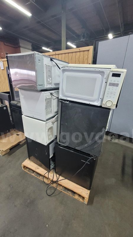 **** Assorted Kitchen Equipment **** (I)