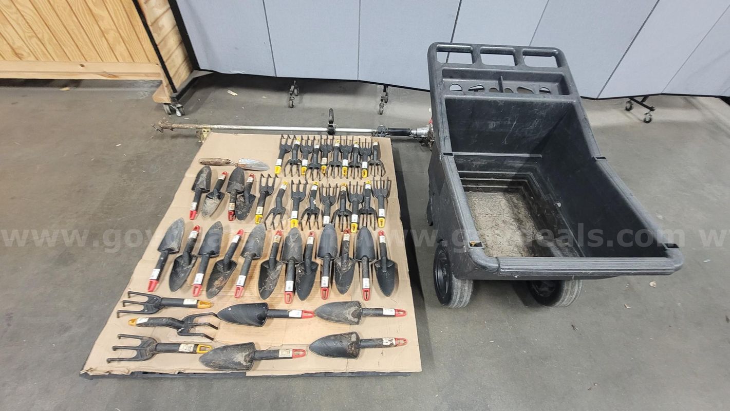 **** ASSORTED GARDEN TOOLS **** (I)