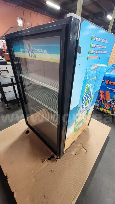 **** COMMERCIAL REFRIGERATOR **** (I)