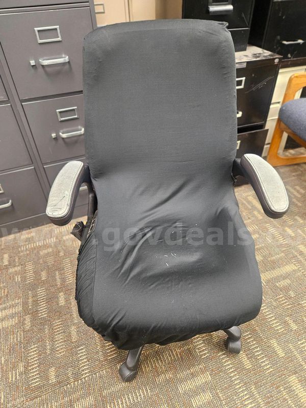 Used Office Chairs – Rolling Task Chairs w/arms