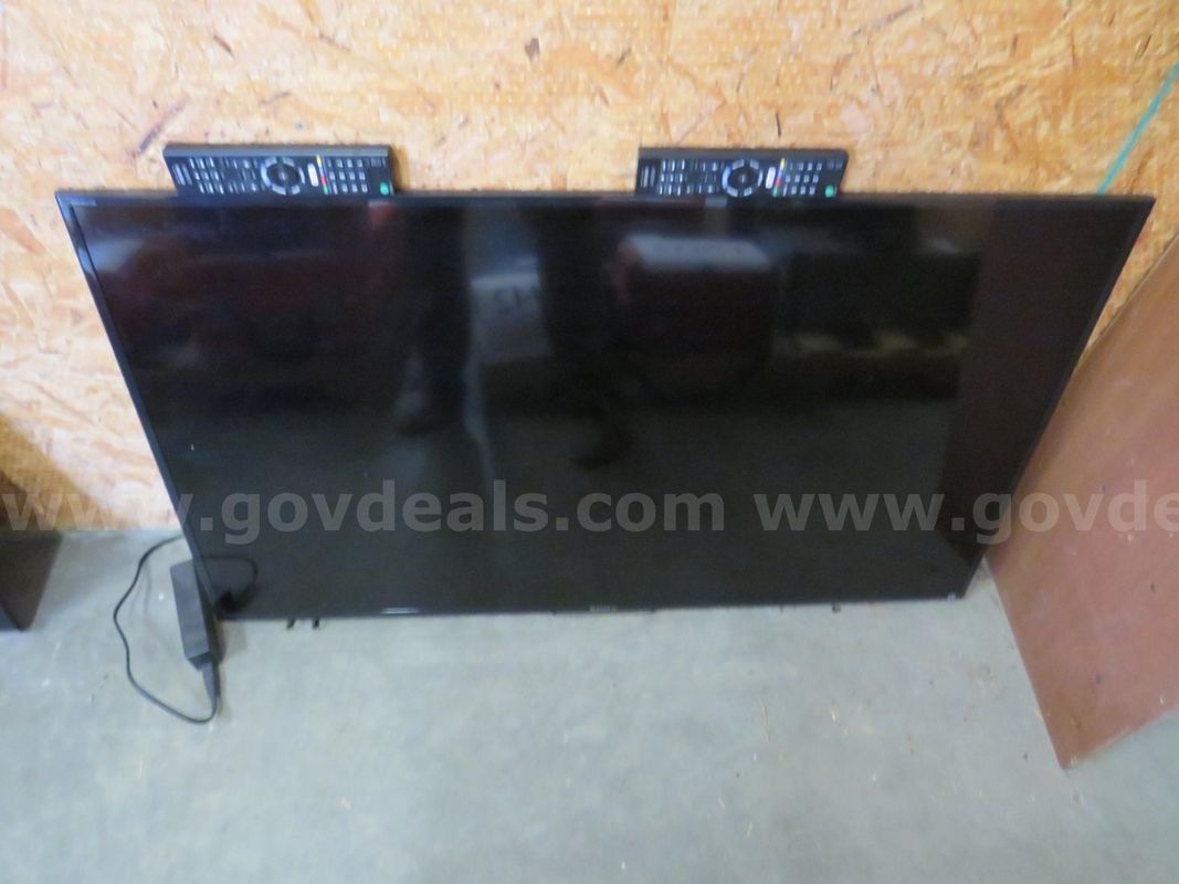Sony T.V. w. Remotes