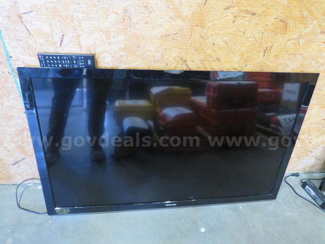 Toshiba T.V. w/ Remote