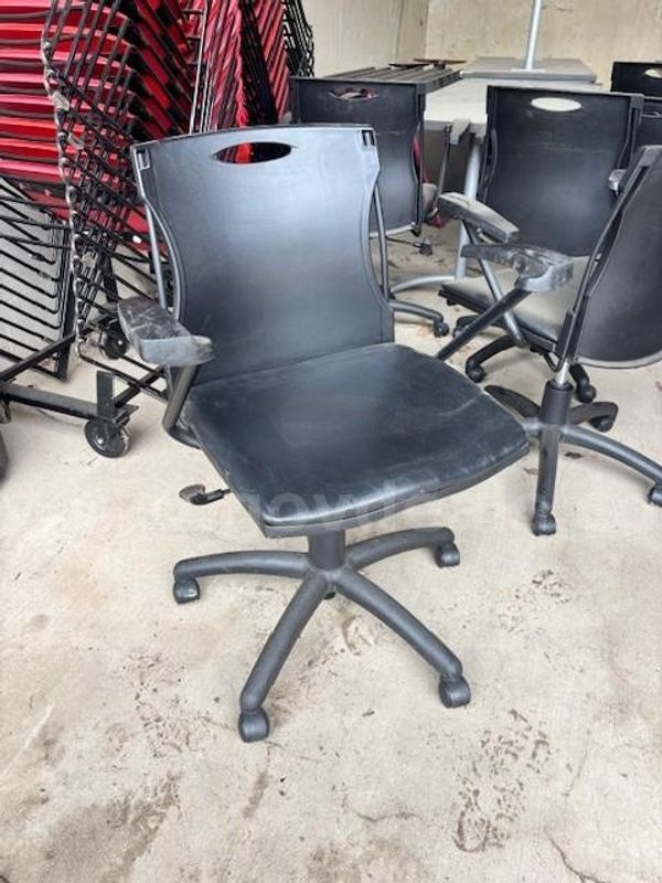 Lot of 10 Chairs