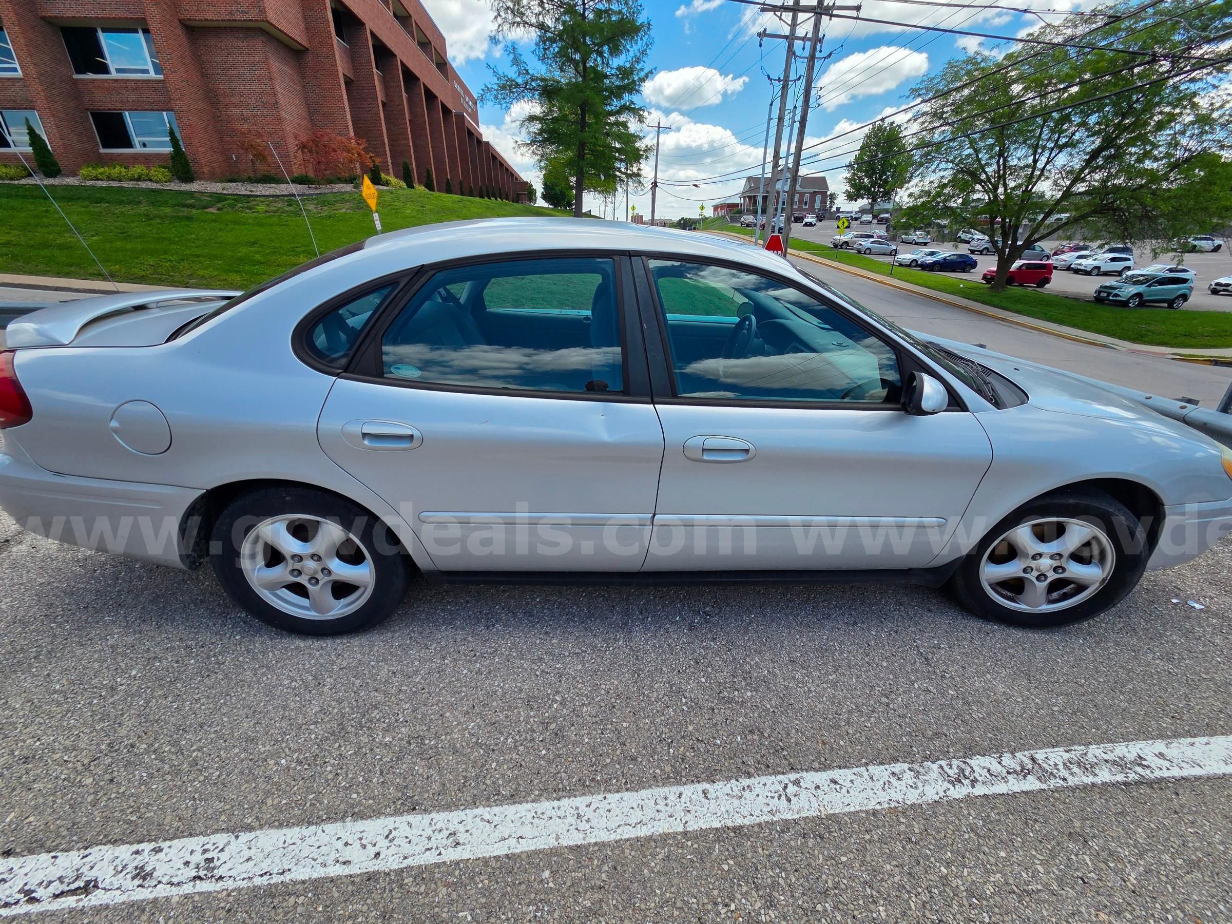 2004 Ford Taurus
