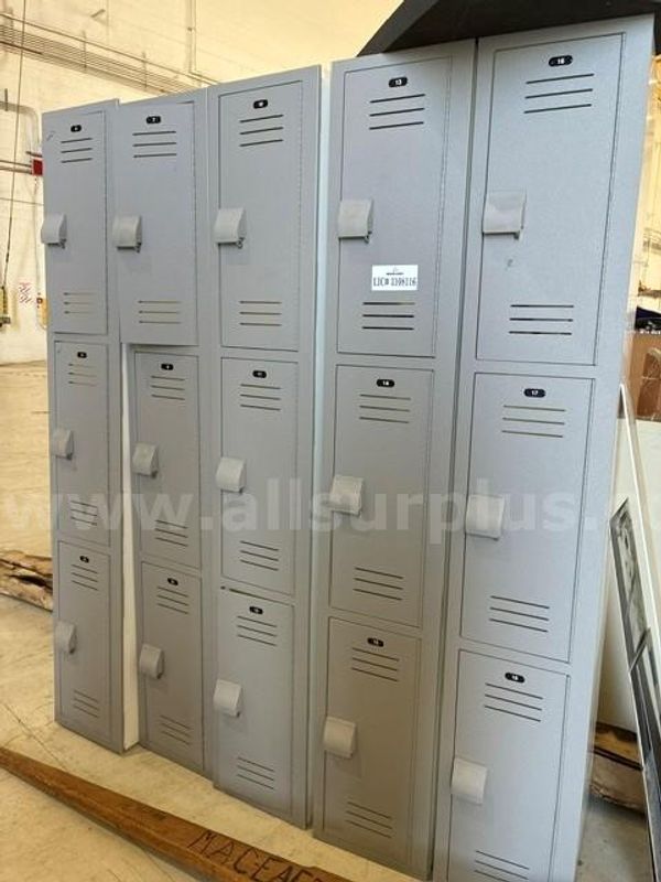 Set of Lockers (Lic 3108116) Palmdale