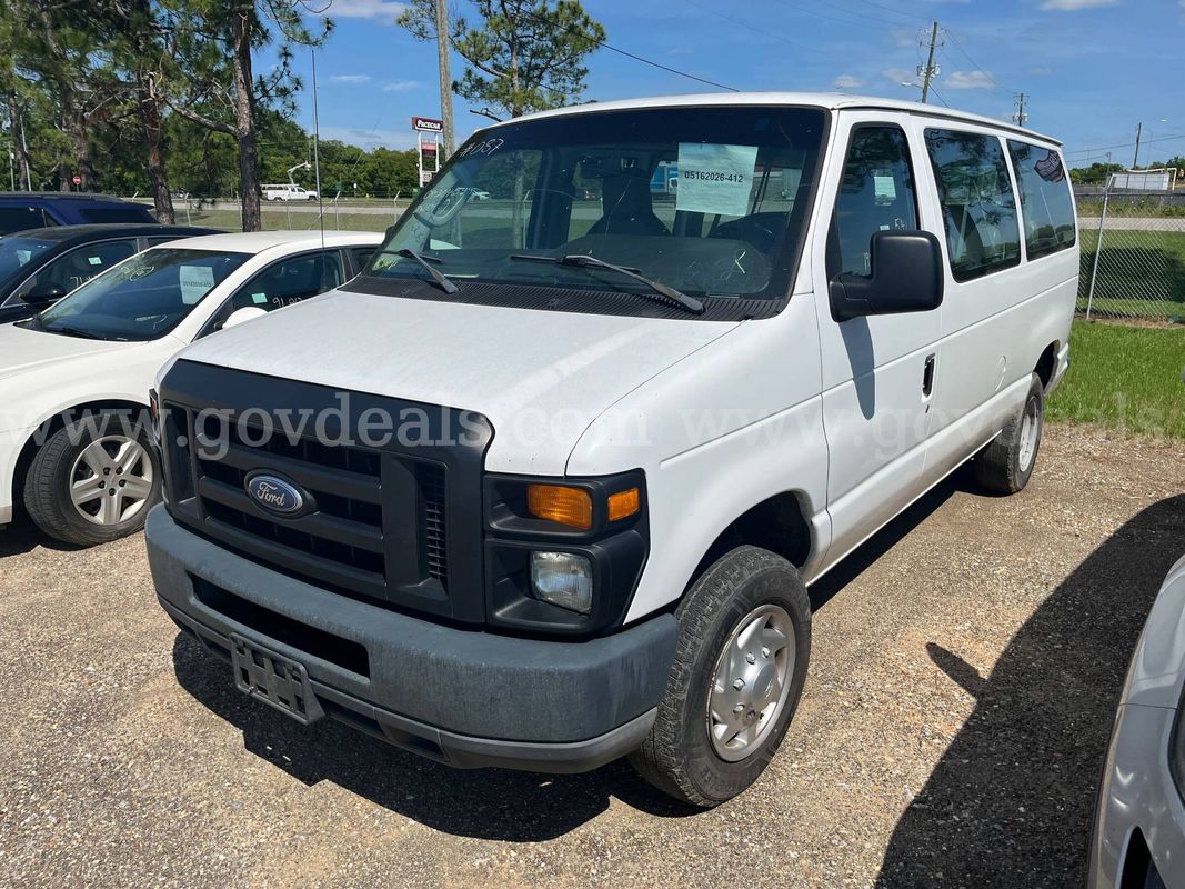 2010 Ford E-350 12 Passenger Van