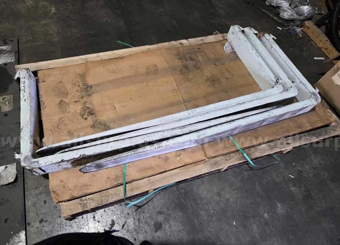 2 sets of 6' forklift forks