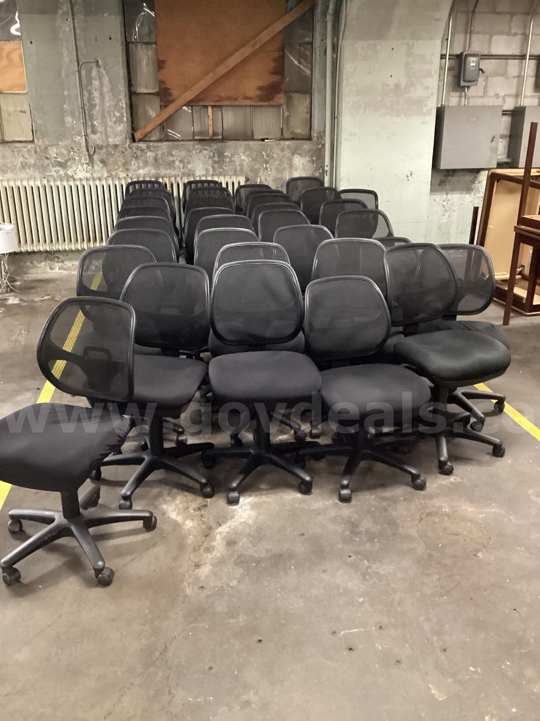 One lot of 11 office chairs