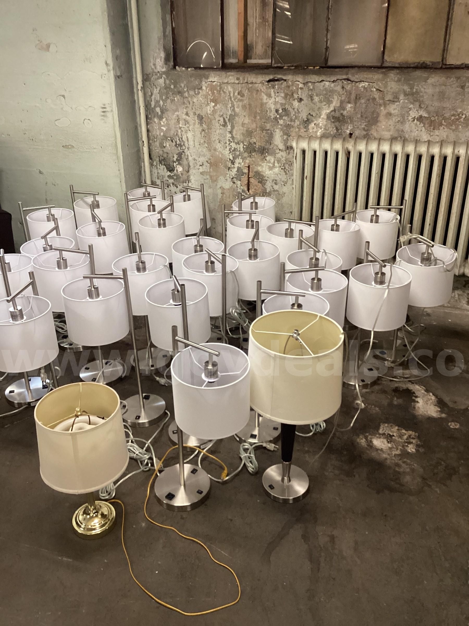 One lot of 8 lamps