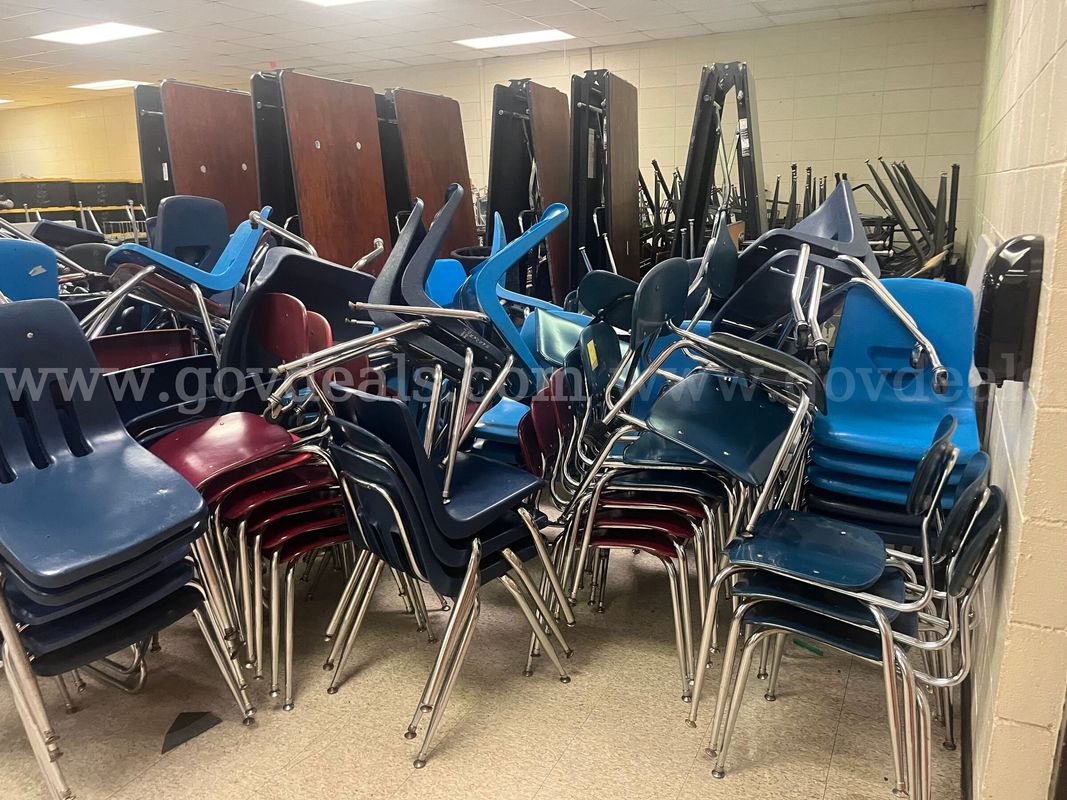 Student Chairs-Molded Plastic Blue 115 OSUE Carpet Ensemble Rooms