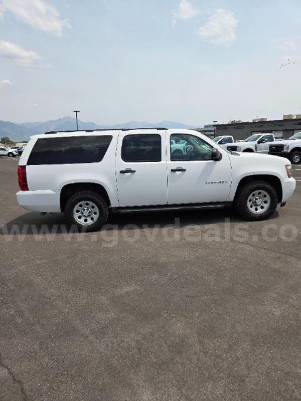 2012 Chevrolet Suburban 1500 9-Seater Awd SUV -- Unleaded/E85
