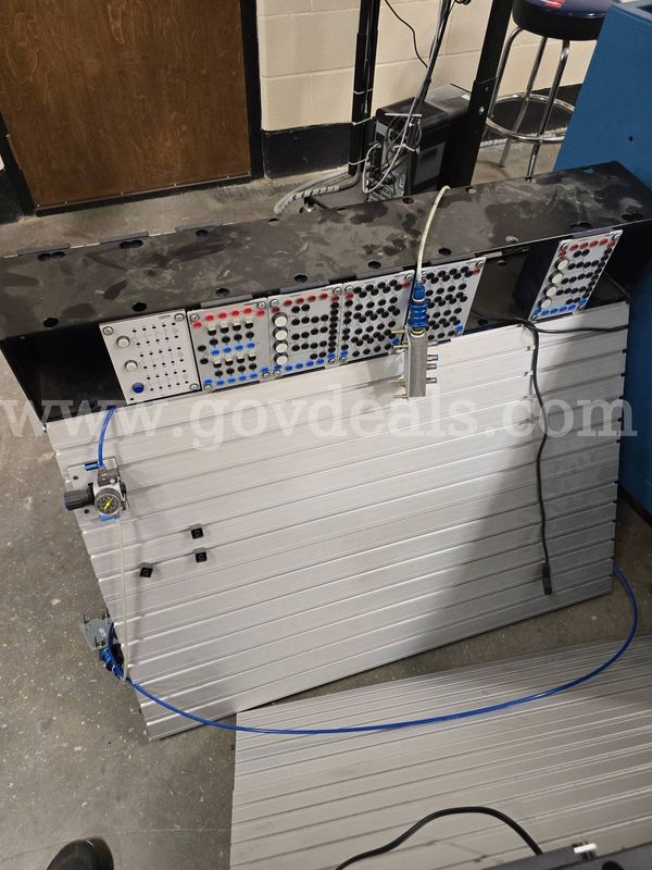 Pneumatic/ low voltagecontrol PLC Trainers