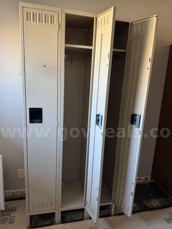 Set of 3 Lockers